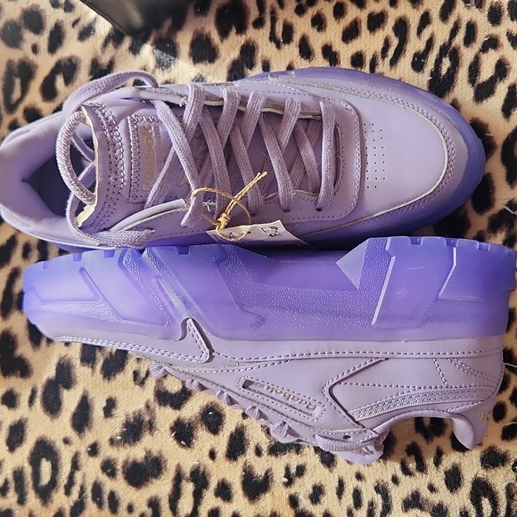 Cardi B x Reebok - Picture 6 of 6